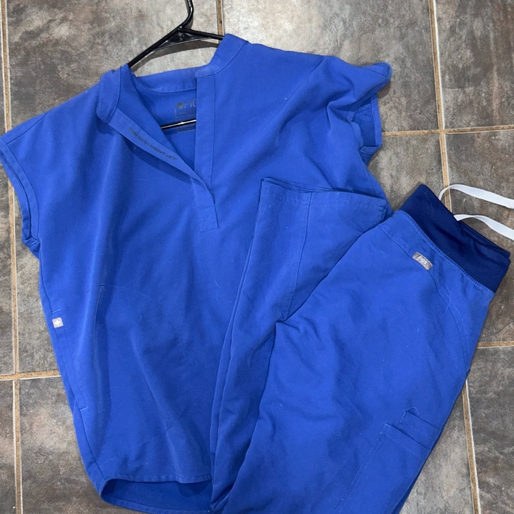 Figs Women's Royal Blue Scrub Set